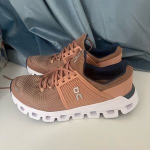 On
Women's Cloudswift Low Top Running Sneakers